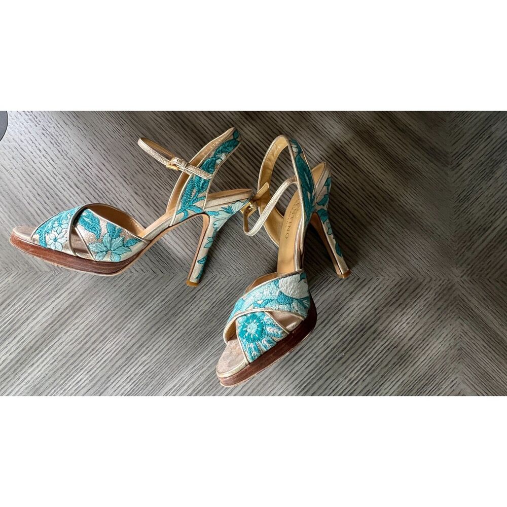 Valentino Garavani Embroidered Turquoise Stiletto Heels Size 39 / 8.5